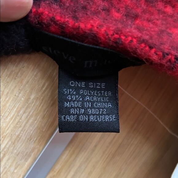 NWT Steve Madden Red Buffalo Plaid Muffler Scarf w/ hand pockets M01030 - Picture 4 of 4